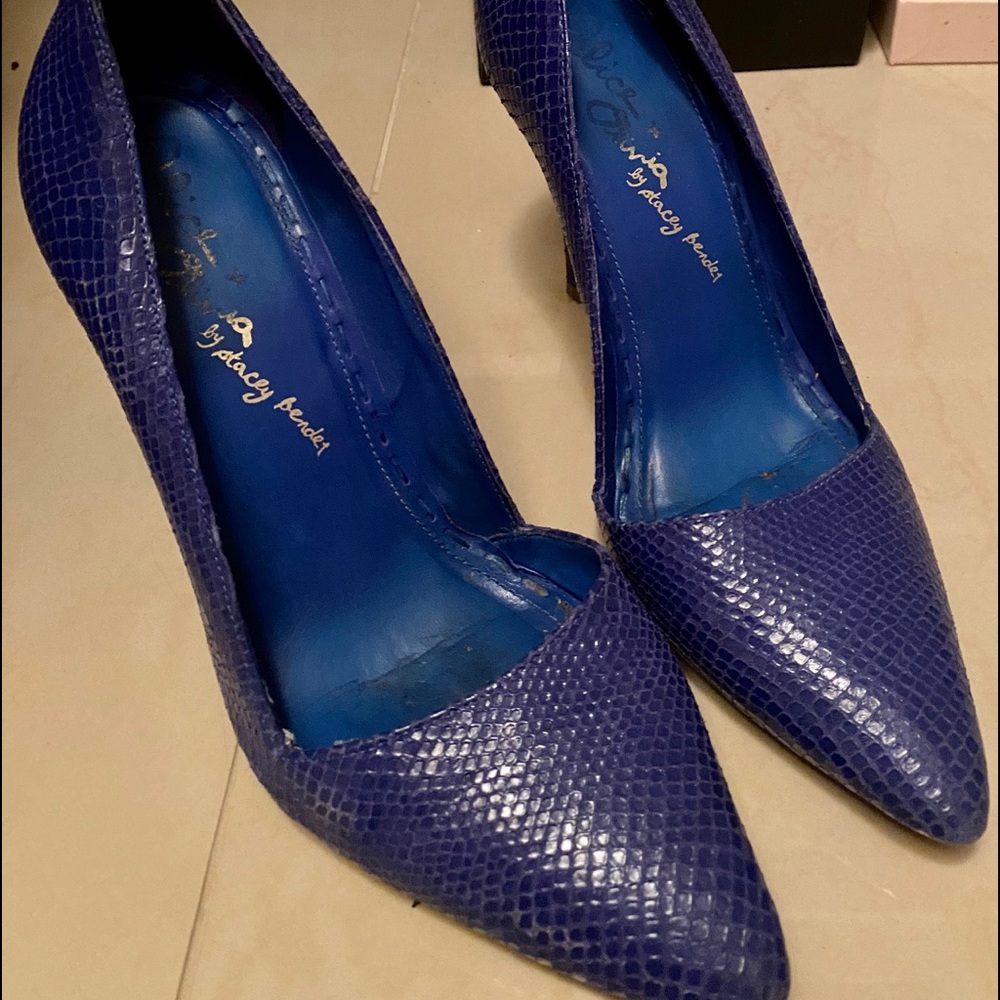 Alice + Olivia Makayla Blue Snakeskin Pumps!